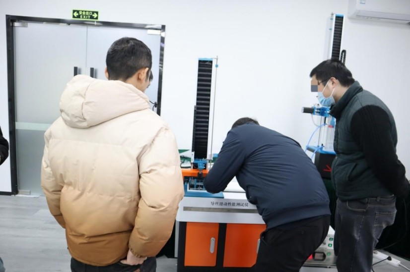 导丝滑动性能测试仪：江苏XX公司莅临我司上海理涛进行设备考察