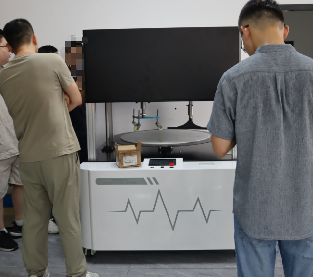 探秘品质基石：上海某公司莅临上海理涛，参观交流地毯脚轮耐磨试验机